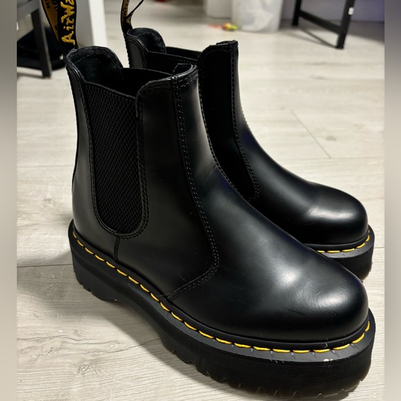 Platform Chelsea Doc Martens - Picture 2 of 3